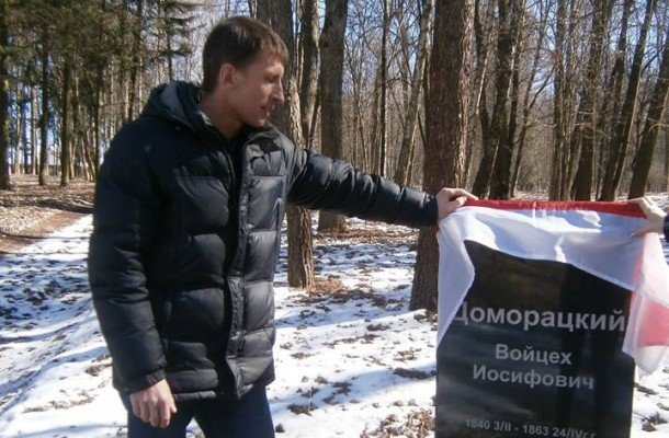 Андрея Юркова опросила милиция после раздачи открыток ко Дню Воли
