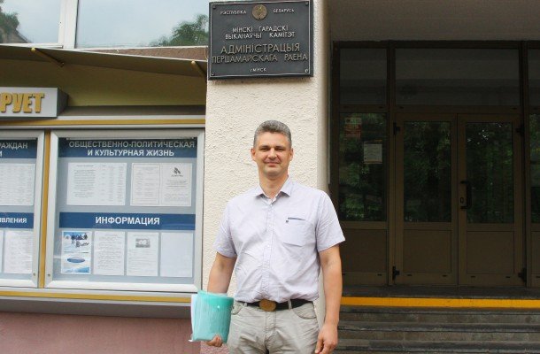 Юрий Губаревич сдал подписи в избирком