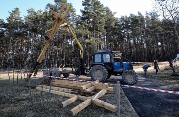 Движение «За Свободу» протестует против уничтожения народного мемориала в Куропатах