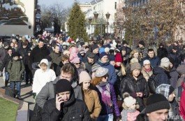 В Бресте противники аккумуляторного завода колонной прошли по центру города