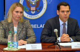 Представители оппозиции обсудили с американскими дипломатами выборы и санкции