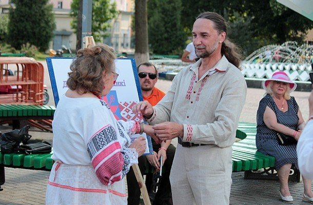 Барановичи отметили День вышыванки