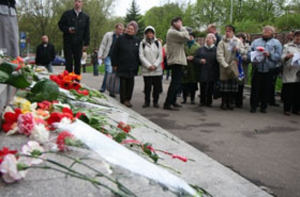 Активисты почтили в Барановичах память жертв репрессий