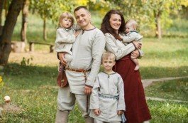 Активность, многодетность и родной язык. Семья Евмененко раскрыла рецепт успешности и сплоченности