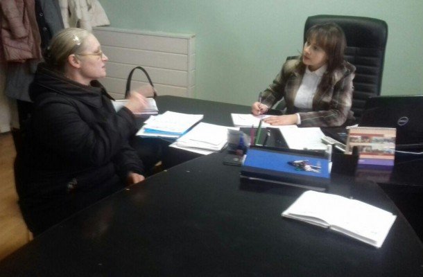 Жители аварийного дома получили помощь