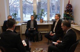 Правоцентристы встретились с послом Франции