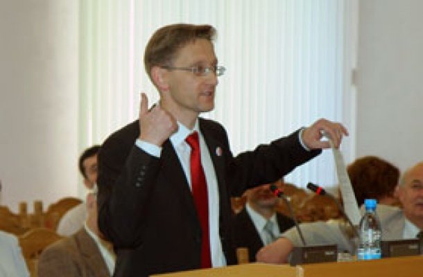 Логвинец: Буду баллотироваться до тех пор, пока не выиграю