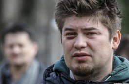 Граффитиста Ларычава оштрафовали, нападающих на него пока не нашли