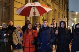 Почти 200 дней протеста. Как белорусы Петербурга противостоят Лукашенко, несмотря на запрет собираться у посольства