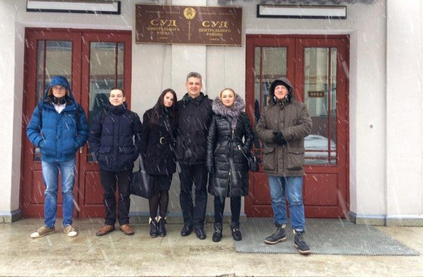 Свидетель-омоновец: «Собрались группировка 30 человек, выступали против Максима Богдановича, читали стихи»