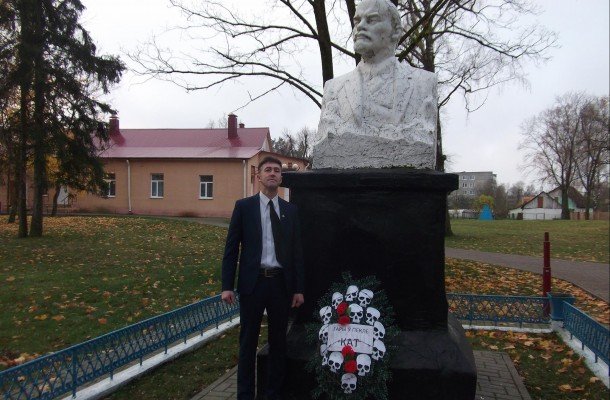 Милиция провела беседу с Ашурком по жалобе коммунистов за акцию у памятника Ленина