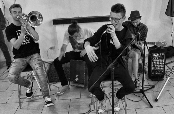 Музыкальный проект члена Движения «За Свободу» включен в немецкий рождественский календарь