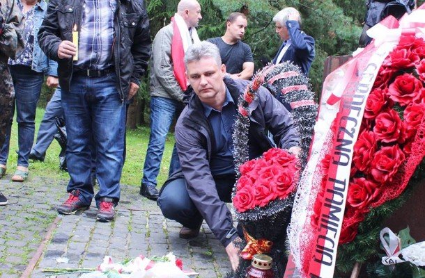 Как белорусские активисты под конвоем съездили в Катынь