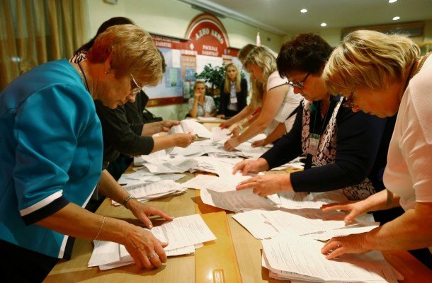 Кандидат в депутаты предлагает данабраць членов избиркомов