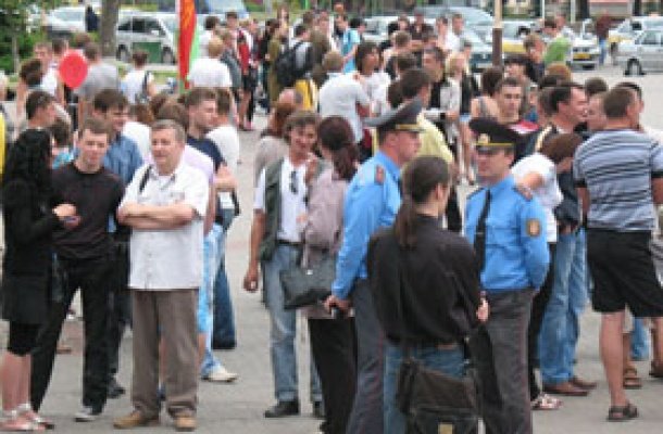 Барановичи: В молчаливом протесте участвовало 200 человек