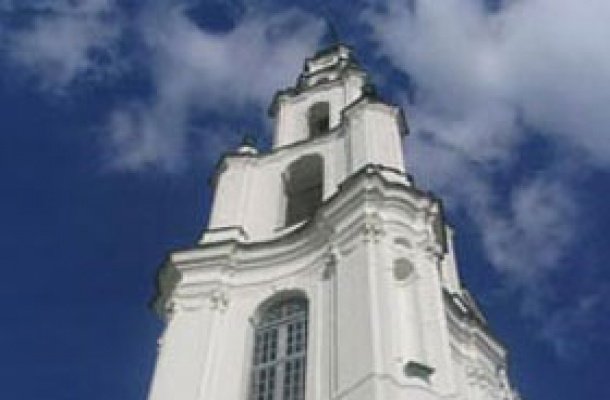 Антон Астапович призывает граждан высказаться против строительства отеля на Володарского