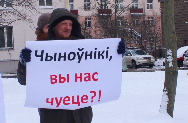 Алесь Славинский был задержан на выходе из избирательного участка