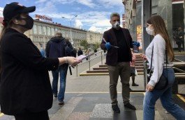 За безопасность во время избирательной кампании: члены Движения «За Свободу» раздали маски и антикоронавыборные таблички